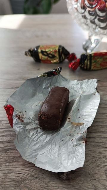 Оренбурженка купила шоколадные конфеты с червяками в сетевом магазине на проспекте Братьев Коростеле
