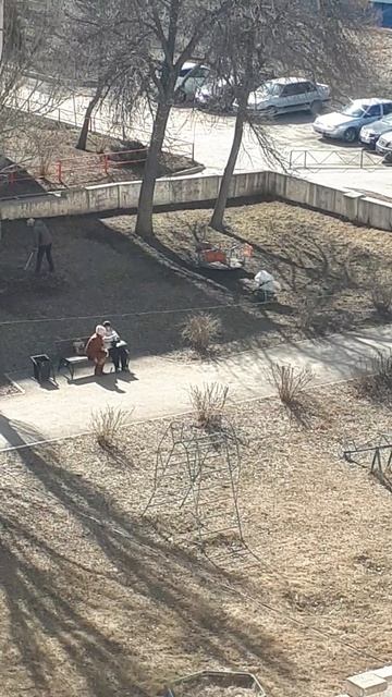 СИДИМ НА СОЛНЫШКЕ ДВОЕМ