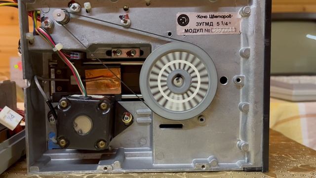Работа болгарского дисковода ИЗОТ ЗУГМД 5 1/4''