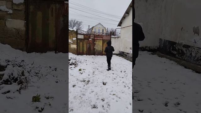 кидают снежки вторая часть