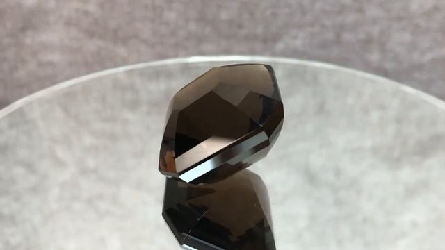 S000003 «Препятствующий плохим явлениям». Октагон. Дымчатый кварц. 96 карат. 18 000 ₽