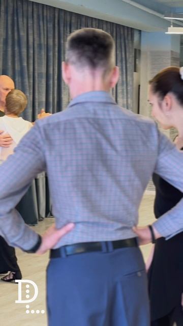 Групповое занятие по аргентинскому танго в школе танцев Dance Life