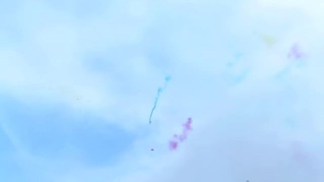 дневной салют c  с парашютами