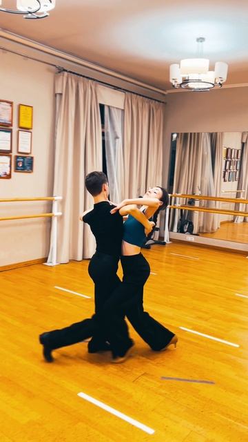 Фокстрот Иван и Виктория/Foxtrot Ivan & Viktoria