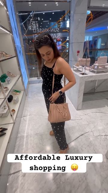 London ki shopping Mumbai mein 😳 #shorts #garimasgoodlife