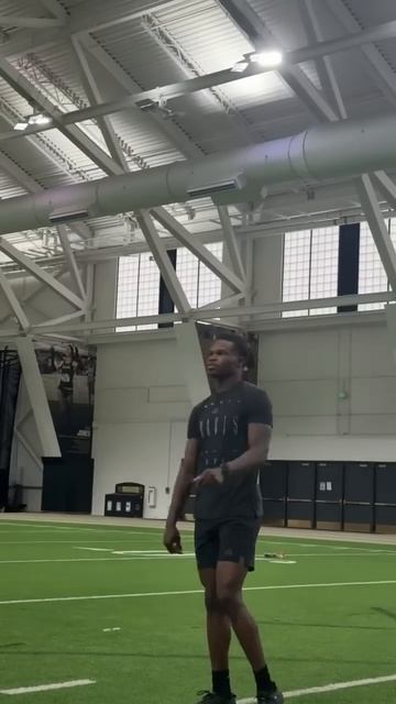 Travis Hunter does it all