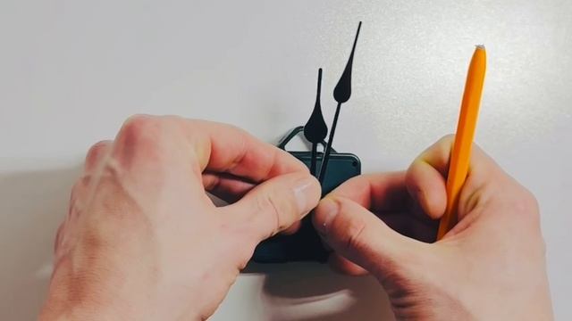 Как установить стрелки на часовой механизм настенных часов