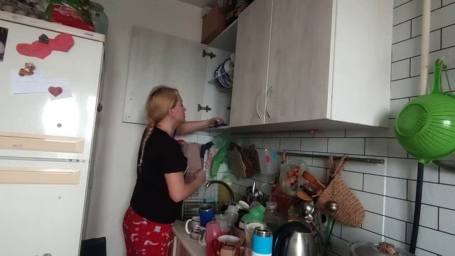 влог. уборка на кухне расхламление. готовлю борщ