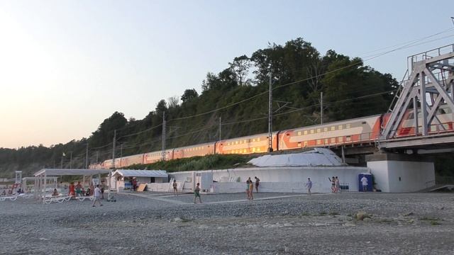 Электровоз 2ЭС4к-089 с пассажирским