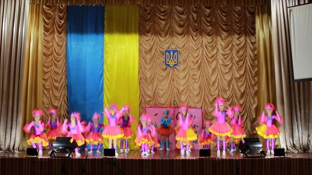 Танцювальний колектив "Шарм" смт. Томашпіль танець "Смаколики"