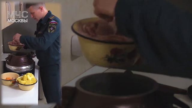 КУХНЯ С ОГОНЬКОМ - ПОЖАРНЫЕ НЕ ЖАРЯТ, ОНИ ТУШАТ!