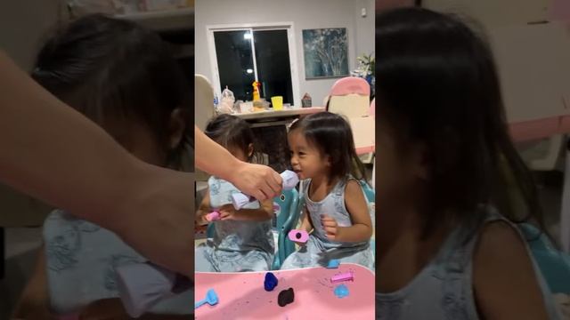 NiaNova Twins เตรียมตัวก่อนนอน น้องแฝดอย่าลืมสวดมนต์ & Family กำลังถ่ายทอดสด!