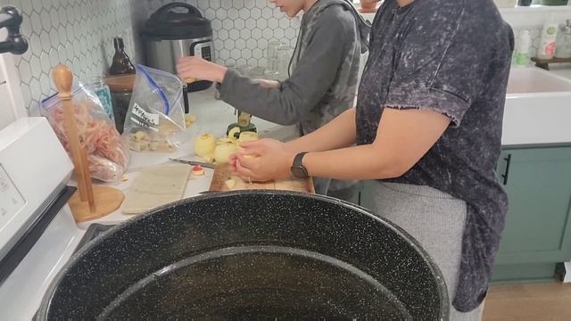 FIRST TIME WATER BATH CANNING|APPLE PIE FILLING AND APPLESAUCE 🍎 🍏