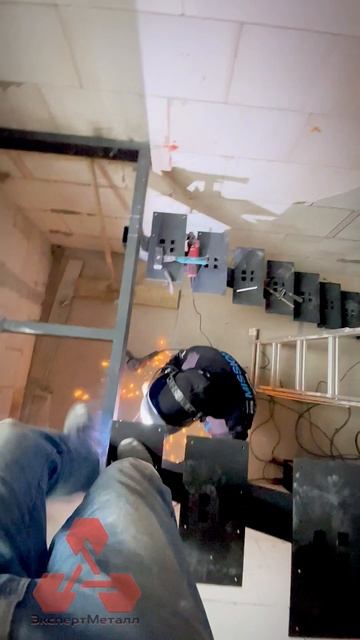 РАБОТА НА ВЫЕЗД,УСТАНОВКА ЛЕСНИЦЫ☑️ #москва #welding #сварка #обучение #ремонт