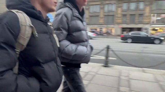 Как выглядят россияне этой весной? Модников нет! Или есть? Стрит стайл как есть Санкт-Петербург 2025