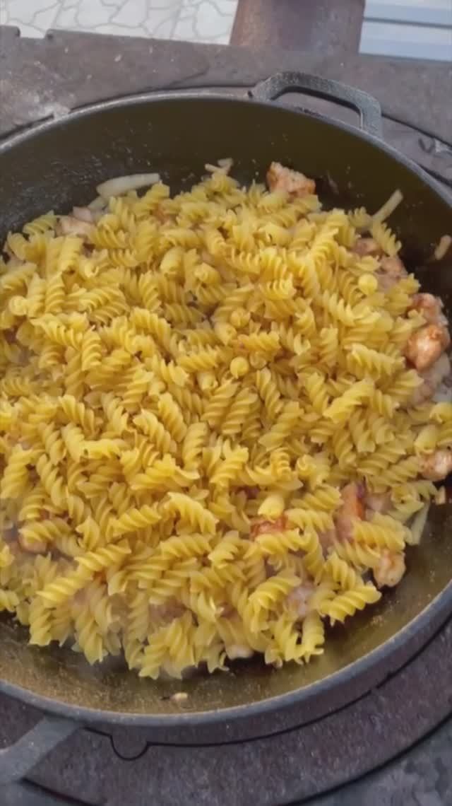 БЫСТРЫЙ УЖИН НА ПЕЧИ, МАКАРОНЫ С КУРИЦЕЙ В СКОВОРОДЕ