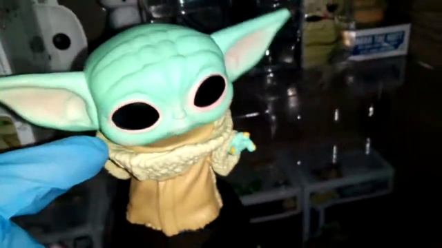 Funko POP Star Wars: The Mandalorian - The Child (Baby Yoda) #368 Figurine Showcase