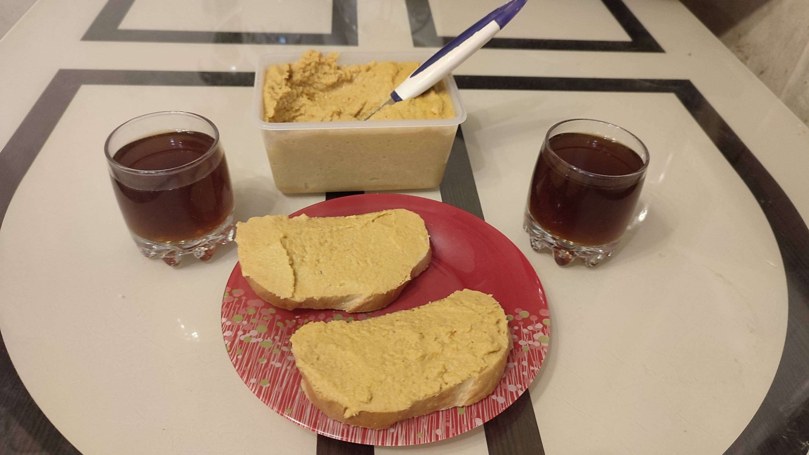 Мясной паштет, риет, намазка.