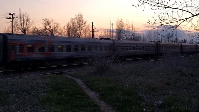 ТЭП70 - 0323 с пассажирским поездом.