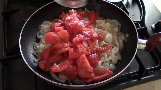 Закуска из жареных баклажан с томатным соусом