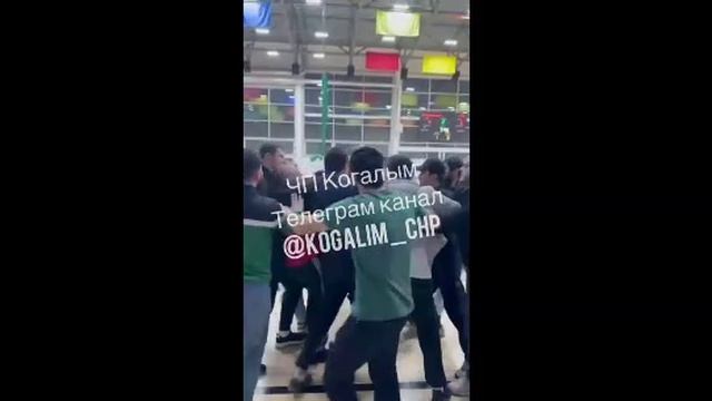 В ХМАО группа приезжих напала толпой  на семью !!!