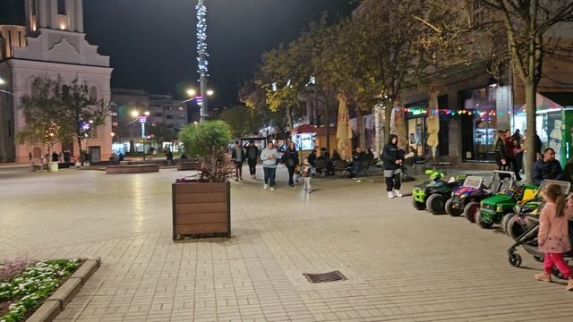 Example of a video at night with an Honor Magic 7 Pro  (4K 60fps)