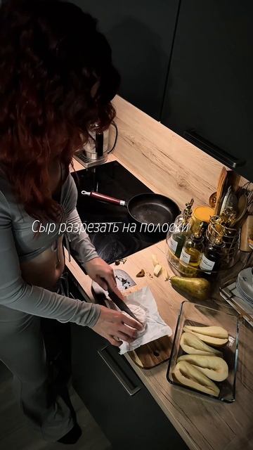 Рецепт запечённых груш с сыром бри.