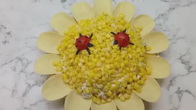 Салат "Подсолнух" слоеный салат на праздничный стол. Красиво и очень вкусно!