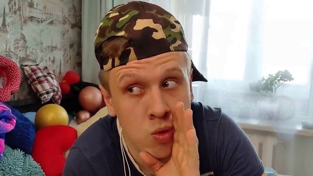 Эй братик а Почему у Него на Шапке буква ж.