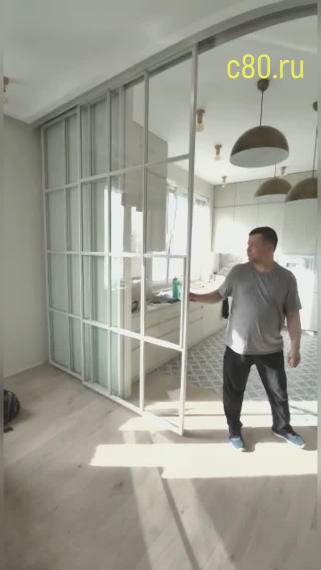 Каскадная перегородка движение за стену