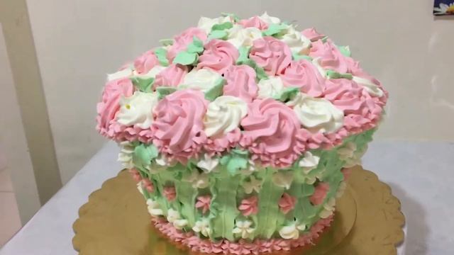 Baby cupcakes.