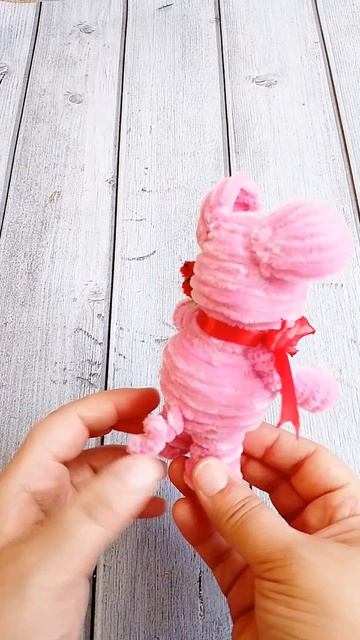 Хрюшка из синельной проволоки😍