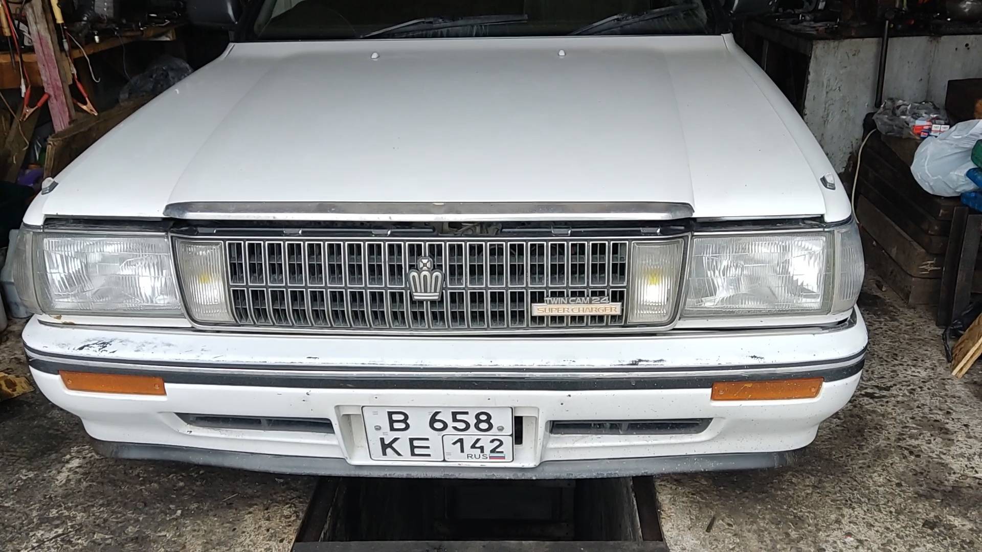 Toyota Crown замена маслосъёмных колпачков.