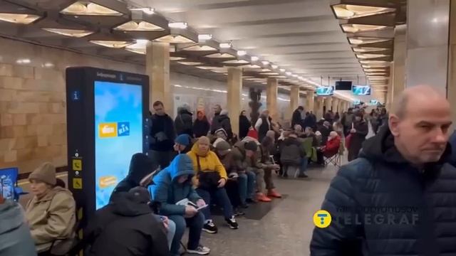 В Киеве сегодня ночью громко. Люди прячутся в метро. Польша подняла в небо свою авиацию.