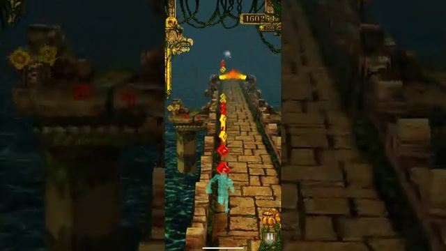 Temple run gaming play ios (iphone11)
