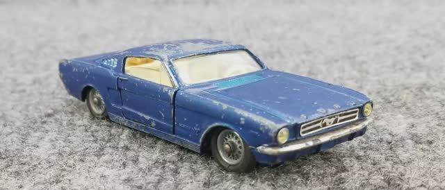 CORGI MUSTANG 2+2 FASTBACK 1/43