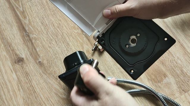Автодом газовый люк и внешний душ монтаж на внешнюю стену кемпера www.autodom-shop.ru 89151021921