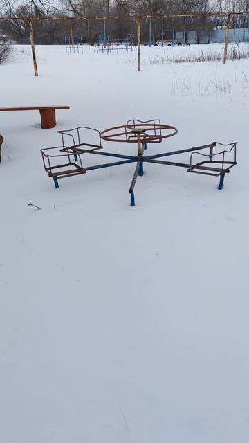 Карусель не манит