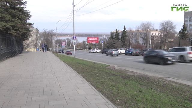 Жители Ленинского района Самары и сотрудники администрации провели субботник