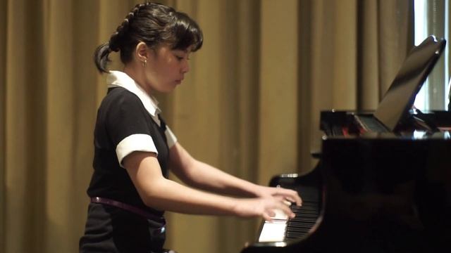 Taya  Performing Piano Cover Killer Queen By Queen- 1950's Russian Jupiter-9 M39 Lens
