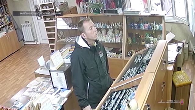 В городе Волжском полицейские разыскивают подозреваемого в краже из церковной лавки