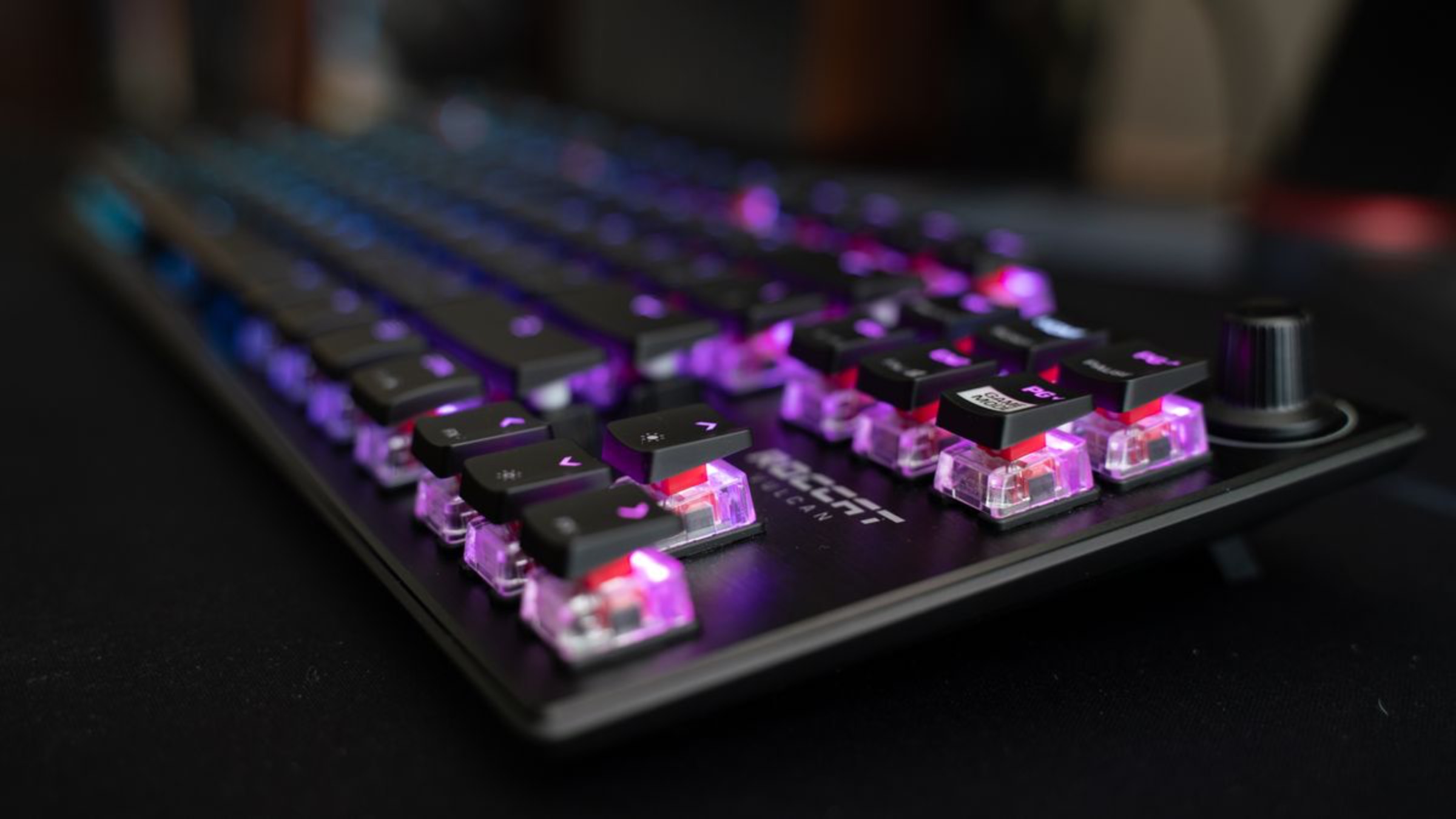 Roccat VULCAN TKL - распаковка и обзор клавиатуры.