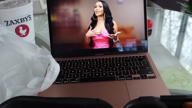 weekly vlog (hang w friends, morning routine, took out tapeins, etc..)