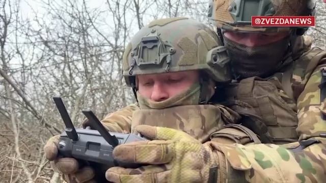 Роботы-камикадзе ловко заползают в укрытия всушников, через пару мгновений — мощный взрыв