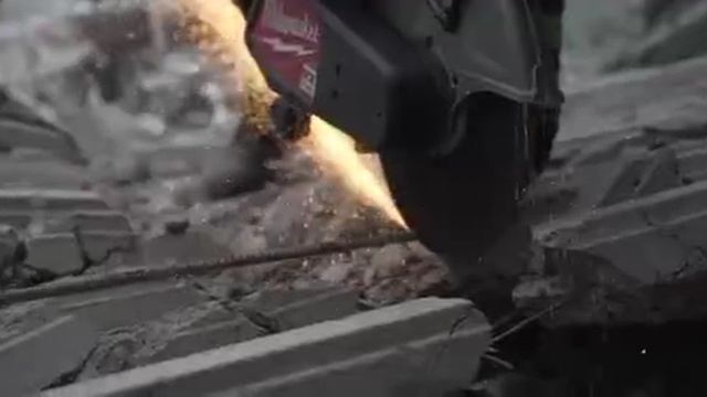 ‼️🇺🇦🏴☠️В Киеве второй день разбирают завалы на месте вчерашнего удара ракет по промышленным объе