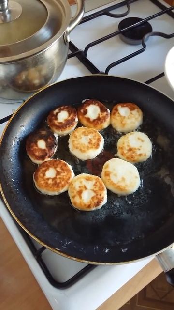 Сырники готовить в конце песня