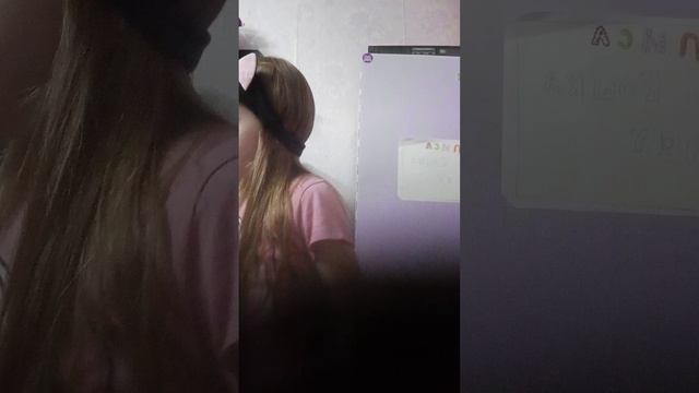 Алиса кошка мяу и тапа лапки
