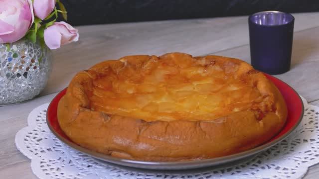 Яблочно-йогуртовый пирог – нежность в каждом кусочке 🍏✨