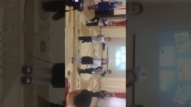 Акжаркын в исполнении песни "Уландар әні"