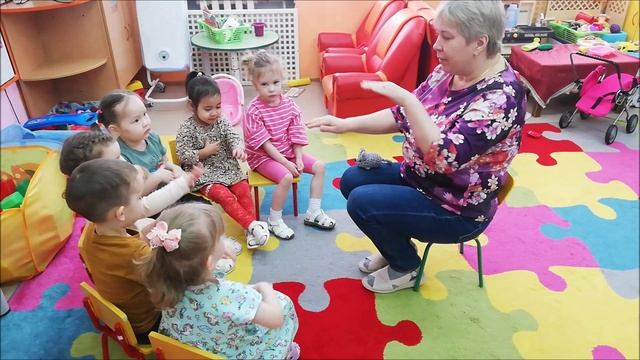 Физминутка Мышка в норку забралась Миронова Е.В.